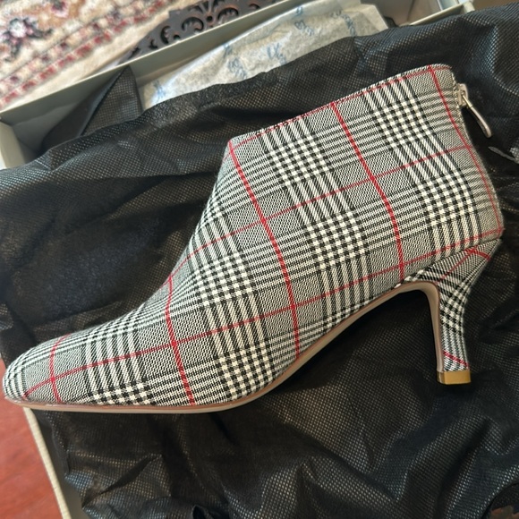 French Blu Black & White Plaid  Kitten Heel Bootie size 39 - Picture 11 of 12